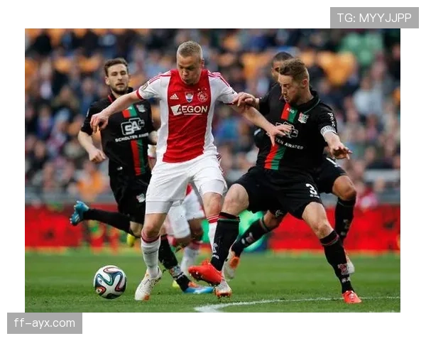 阿贾克斯战术深度解析：攻守平衡之道引领现代足球新风潮