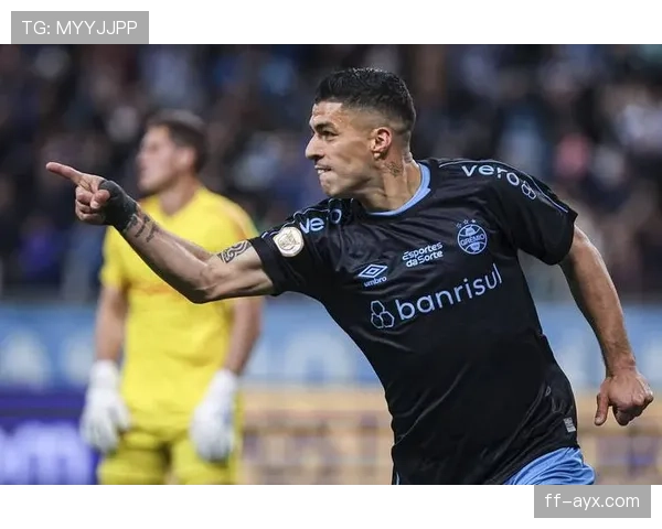 苏亚雷斯家的厨房估计比球场还热闹，听说他最贵的那把刀能买辆小车？